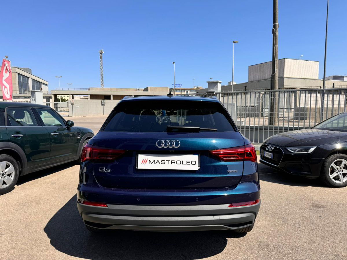 AUDI - Q3 - 40 TDI quattro S tronic Business